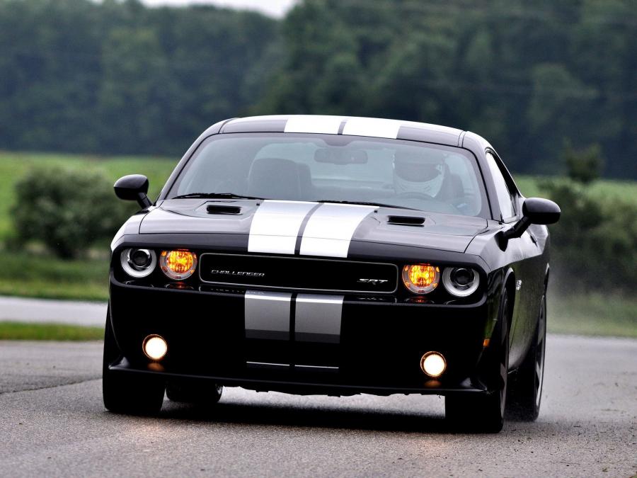  Dodge Challenger SRT8 392 2010 года  (фото 16 из 25)